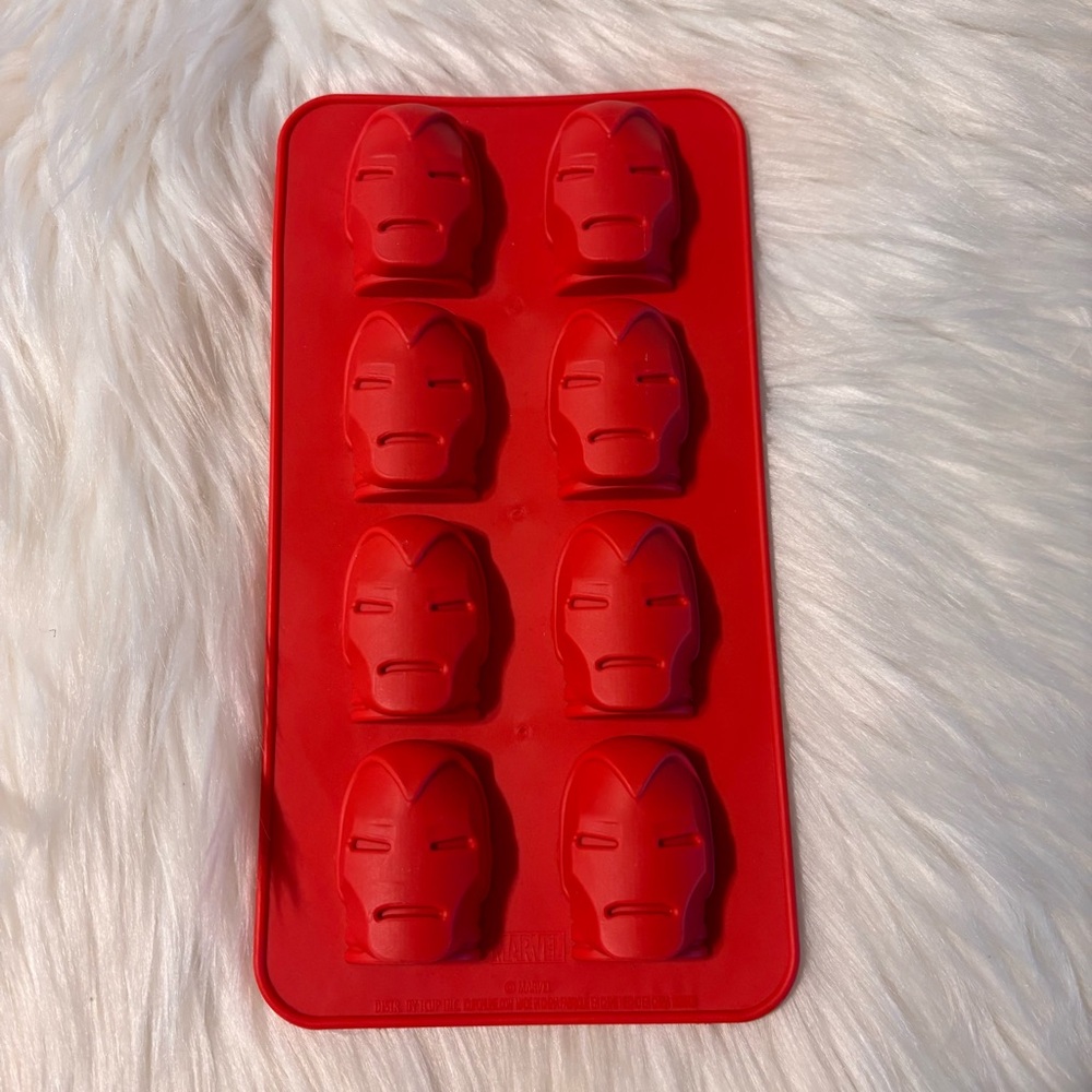 🌷3/$15 Red Marvel Iron Man Silicone Mold